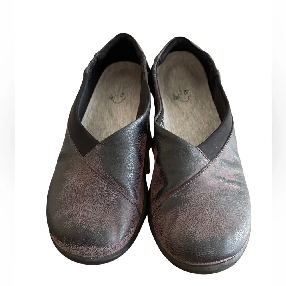 Clark's Cloudsteppers Purple Distress Loafers Soft Cushion Women's 9 Slip On